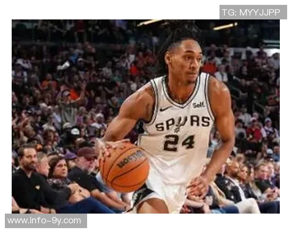 瓦塞尔表现出色8投4中贡献10分3篮板4助攻正负值高达25全场最佳