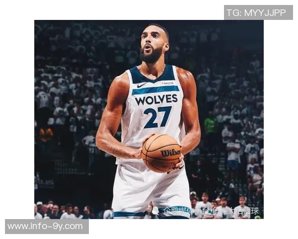 兰德尔谈与爱德华兹的默契配合：赛季磨合让我们更加默契无间